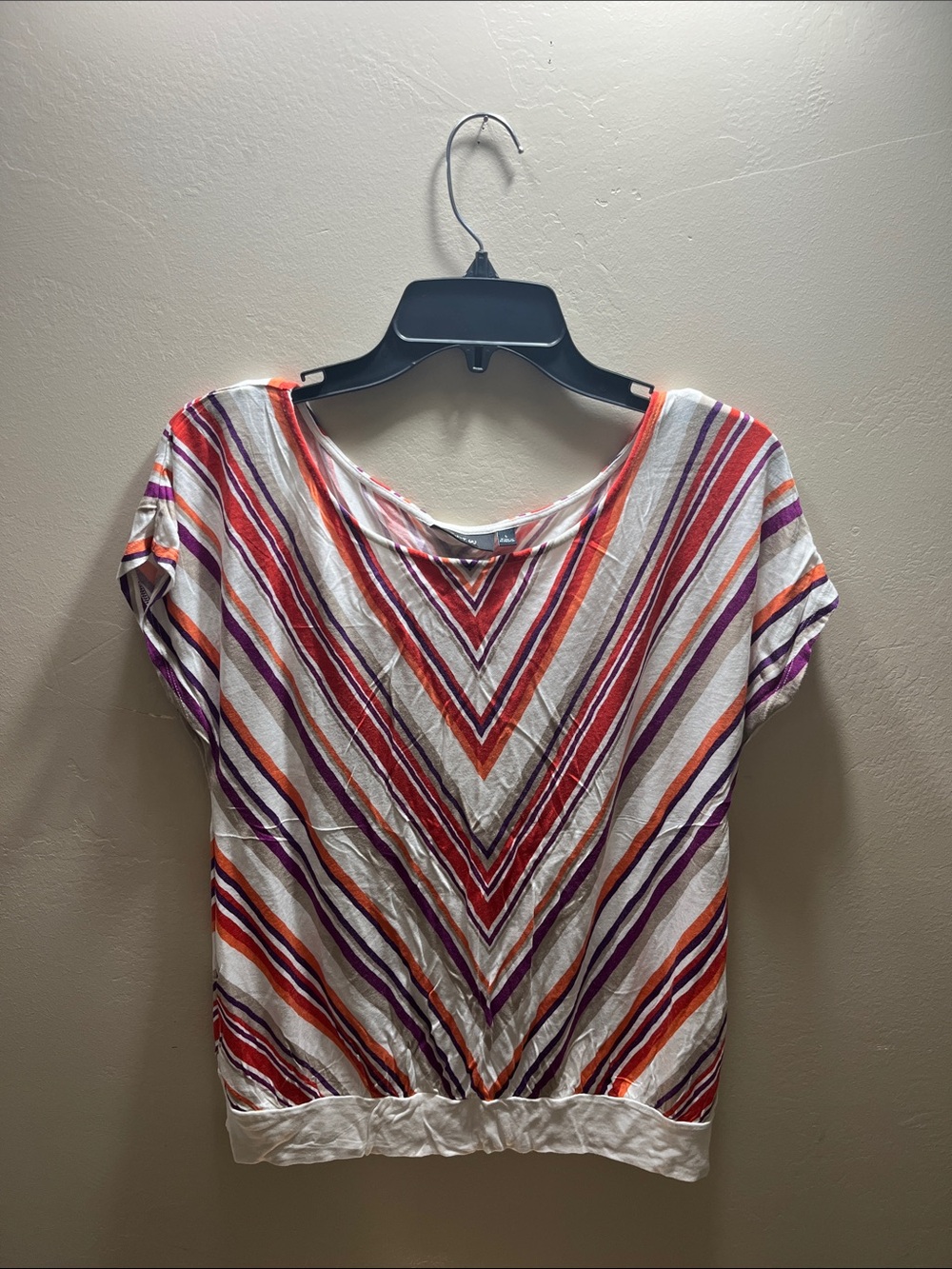Apt. 9 Chevron Stripe V-Neck Short Sleeve Top in White, Red & Purple